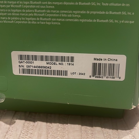 XBOX CARBON BLACK remote, new in box - Picture 5 of 5